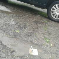 На трасі неподалік Збаража невідомі порозставляли шипи (Фото)