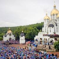 На прощі в Зарваниці на Тернопільщині очікують понад 100 тисяч паломників