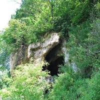 На Тернопільщині є скельний храм із загадковими написами і зображеннями (Фото)