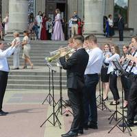 На Театральній площі Тернополя оркестр утнув запальних пісень