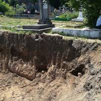 Скандал на Тернопільщині: останки з 14 могил вивезли на сміттєзвалище (фото)