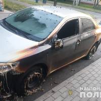 Вночі у Тернополі підпалили смітники. Згоріли три автомобілі. ФОТО