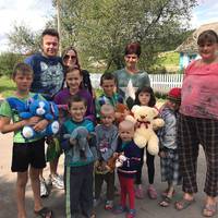 На Тернопільщині молодятам дарували іграшки замість квітів