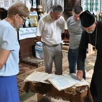 Село на Тернопільщині зберегло церковні книги, з яких можна вчити історію (Фото)