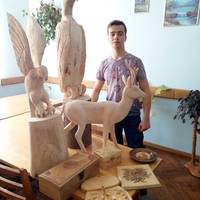 З куска дерева студент з Тернопільщини виготовляє вироби, котрі зачаровують красою та витонченістю