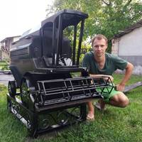 Майстер з Тернопільщини виготовив мангал у формі комбайна (Фото)