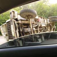 За Копиченцями зіткнулися вантажівка і легківка Volkswagen: одне авто перекинулося (ФОТО)