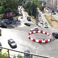 Експеримент триває: кільце біля двоаркового мосту залишать, а світлофори не увімкнуть