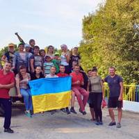 Молодь на Тернопільщині організувала патріотичний флешмоб до Дня прапора України (Фото)