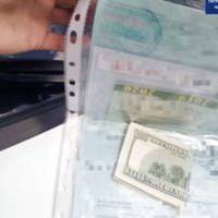 500 доларів за інвалідність: у тернопільській лікарні затримали хабарницю