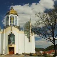 Маловідома Україна: У серці одного з міст Тернопільщини височіє храм у вигляді тризуба (фото)