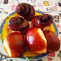 У сезон слив обов`язково треба пекти з ними якусь випічку. Це настільки смачно, що розлітаються дуже швидко