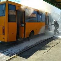 У Тернополі під час руху загорілася маршрутка (ФОТО)