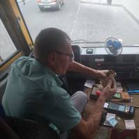 У Тернополі пасажир біг за маршруткою, водій якої ледь не переїхав його(фото)