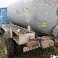 Люди скаржаться, що зі свиноферми у Чистилові відходи виливають на поля (ФОТО)