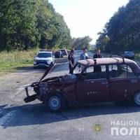 Врізався в іномарку і втік: на Бучаччині ДТП з постраждалими (ФОТО)