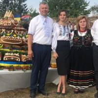 Випічка вагою в одну тонну: на Тернопільщині спекли величезний коровай (ФОТО)