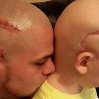 Це фото батька і сина облетіло весь Інтернет. Ця історія нікого не залишить байдужим!