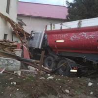 Трагедія у Чорткові: на схилі у вантажівки відмовили гальма, загинула жінка, потрощені машини (ФОТО)