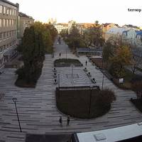 Як виглядає з висоти оновлена площа з фонтанами в центрі Тернополя