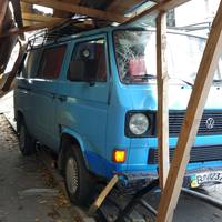 ДТП на Бандери: бус ледь не в'їхав у житловий будинок (ФОТО)