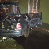 На Бродівській сталася аварія: водій насмерть, пасажир в реанімації. ФОТО