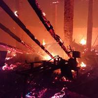 Ранкова пожежа: накриття дому і два авто згоріли у Бучачі (ФОТО)