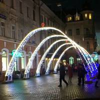 Арку з вул. Сагайдачного перенесли у сквер на Чорновола