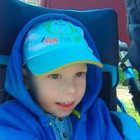 Регулярні реабілітації можуть подарувати Макарові повноцінне майбутнє.