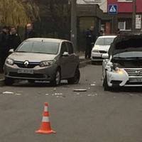 На Вербицького аварія. Водії кажуть, рух транспорту ускладнений. ФОТО