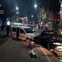 ДТП у Тернополі: водій збив пішохода і в’їхав у авто (ФОТО)