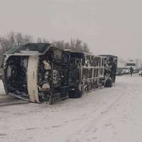 Автобус з українцями розбився в жахливій ДТП: потрапили в снігову пастку