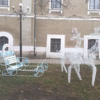 У Бережанах біля ратуші облаштували новорічну ілюмінацію