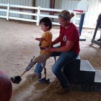 Малюк, який народився на Тернопільщині з серйозними вадами рук та ніг, росте щасливим у США (ФОТО)