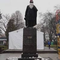 З пам’ятника Пушкіну у Тернополі зняли костюм Йоулупуккі