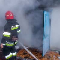 У Борщівському районі випадковий перехожий врятував людину з палаючого будинку