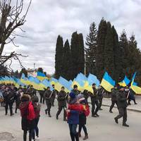 Надзвичайно красиво і патріотично: бійці Нацгвардії влаштували ходу з прапорами. ФОТО