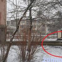 На Золотогірській, біля під’їзду – тіло чоловіка. Кажуть, він з Пронятина