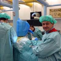 Цей лікар оперує безкоштовно пацієнтів, які не в змозі платити…Цю прекрасну людину має знати вся Україна…