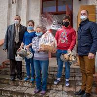 Освячені великодні кошики передали у дитячий будинок на Тернопільщині