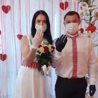 Наперекір пандемії вирує кохання: у Монастириськах відбулося весілля у масках (ФОТО)