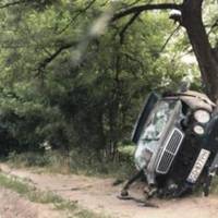 На Тернопільщині 25-річний водій сів за кермо напідпитку і врізався в дерево. 16-річний пасажир у важкому стані в лікарні