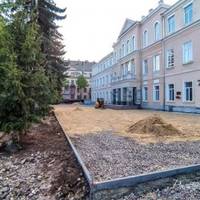 У Тернополі відтворюють старовинний стиль двору школи