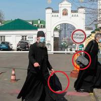 Попи з Лаври масово і поспіхом вивозять ікони і всі цінності ..Що відбувається ?