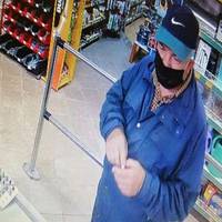 У Тернополі пропонують винагороду за пошук чоловіка, який прихопив товар та не розрахувався (фото)