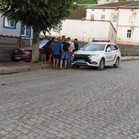 Вилетів на тротуар біля школи. На Тернопільщині сталася аварія (фото)