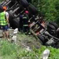 Під Тернополем перевернулася фура: Водій загинув