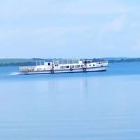 На тернопільському ставі ходить нове судно. ФОТО