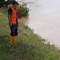 На Тернопільщині розшукують чоловіка, який випав із човна в Дністер (ФОТО)