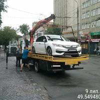 Уже 10: у Тернополі почали “полювання” на неправильно припарковані авто (ФОТО)